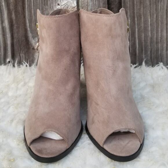 Isaac Mizrahi Live Debbie Boot Size 7.5 Tan Suede Leather Heel Open Toe Side Zip - Picture 2 of 13
